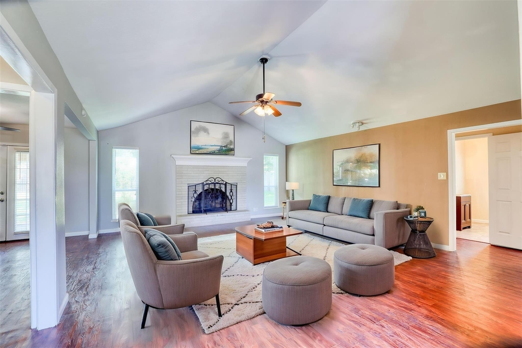 607 Rosewood Drive - Photo 3