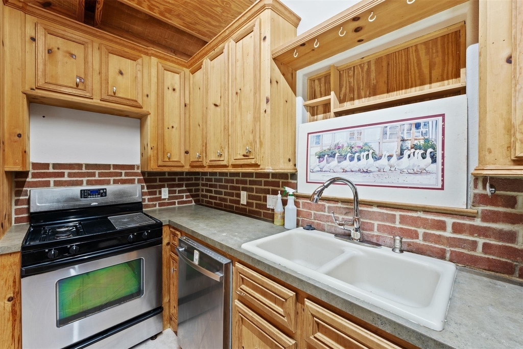 714 Shawnee - Photo 11