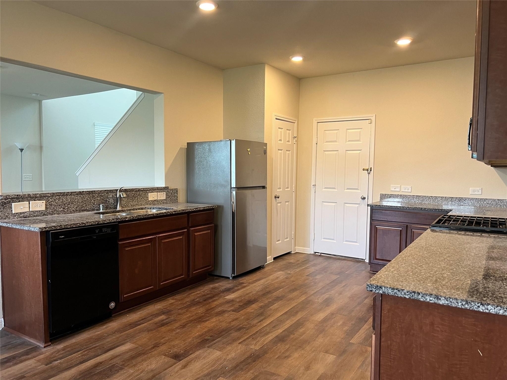4711 Prairie Chase Drive - Photo 4