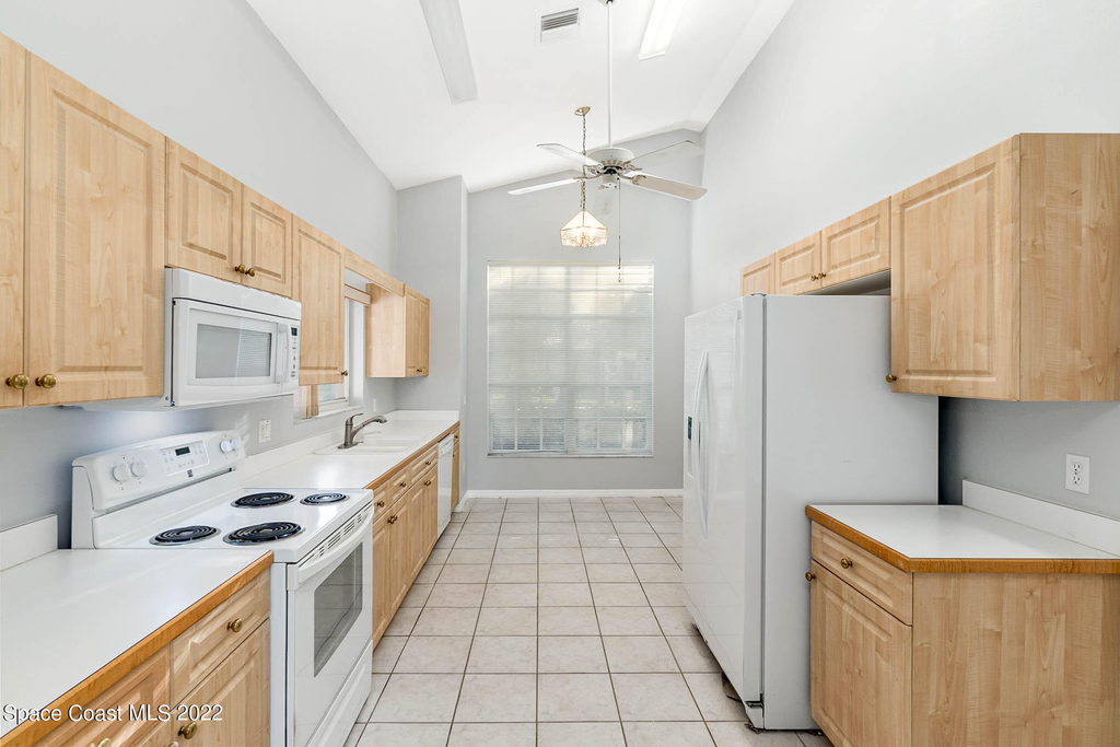 2187 Hedgerow Drive - Photo 5