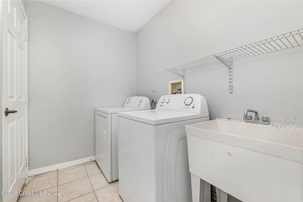 2187 Hedgerow Drive - Photo 17