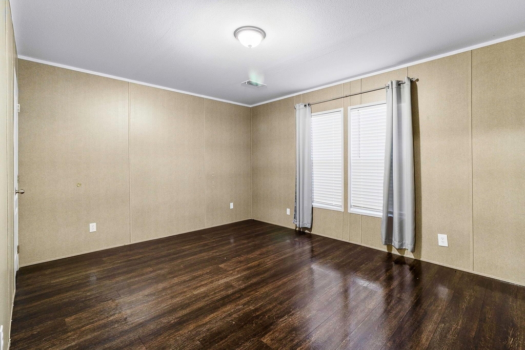 211 Woodstock - Photo 17