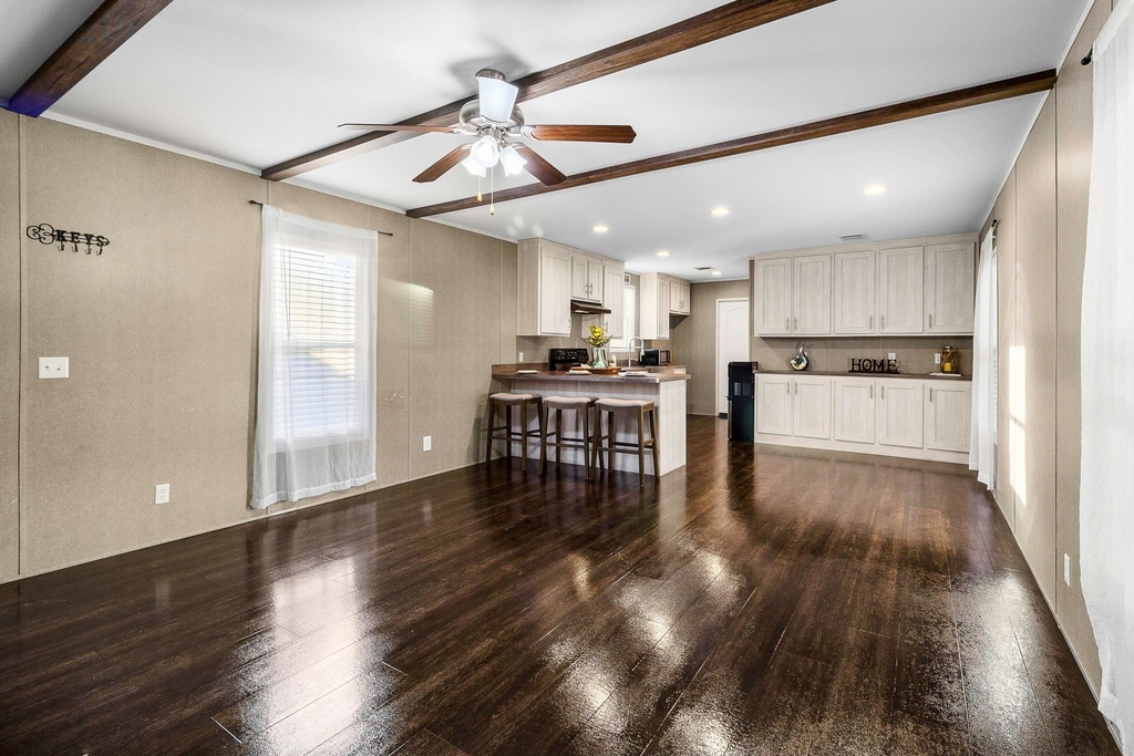 211 Woodstock - Photo 18