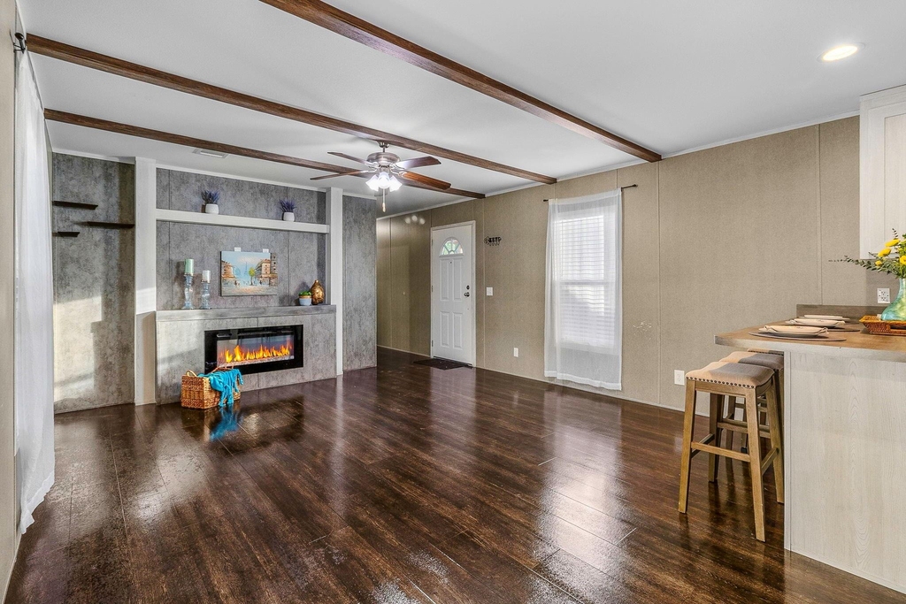 211 Woodstock - Photo 0