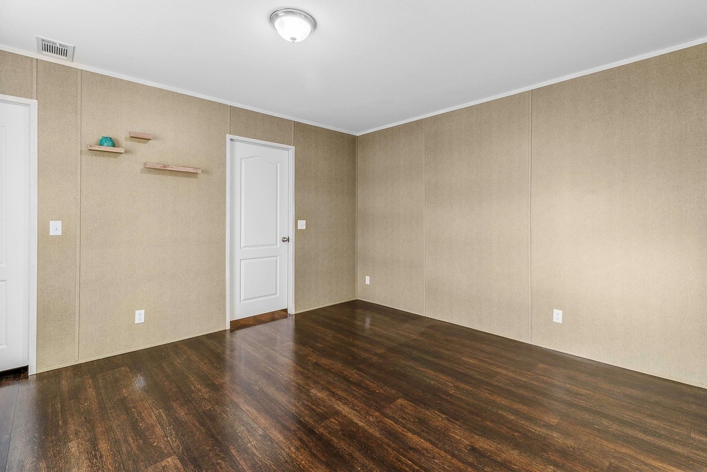 211 Woodstock - Photo 6