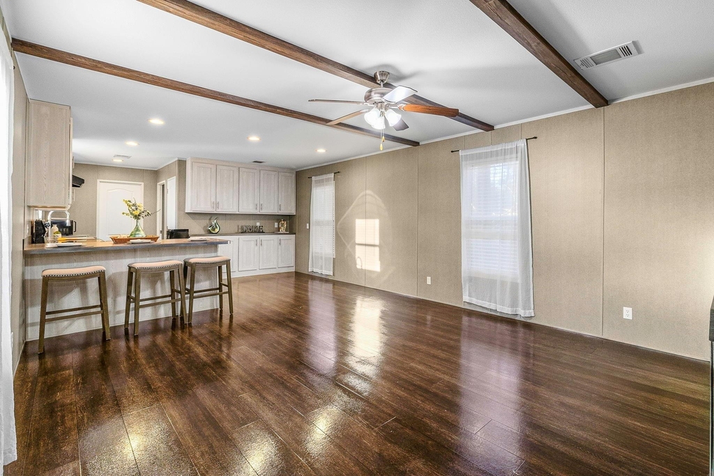 211 Woodstock - Photo 2