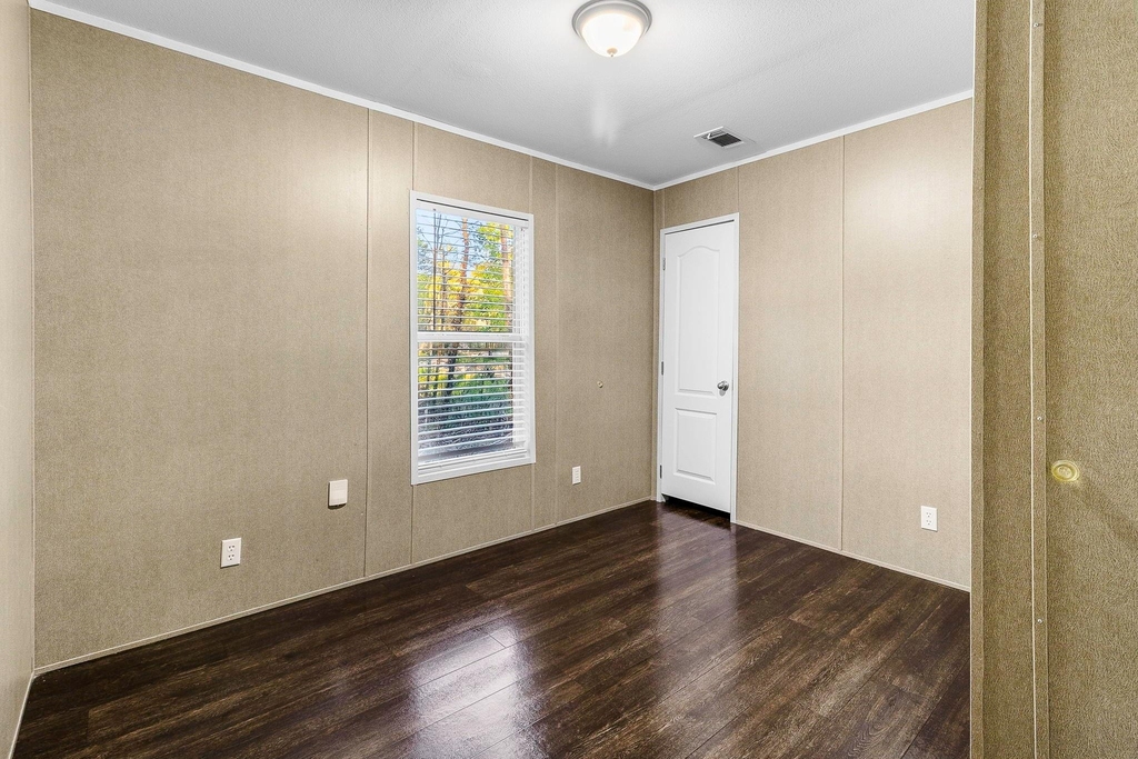 211 Woodstock - Photo 9