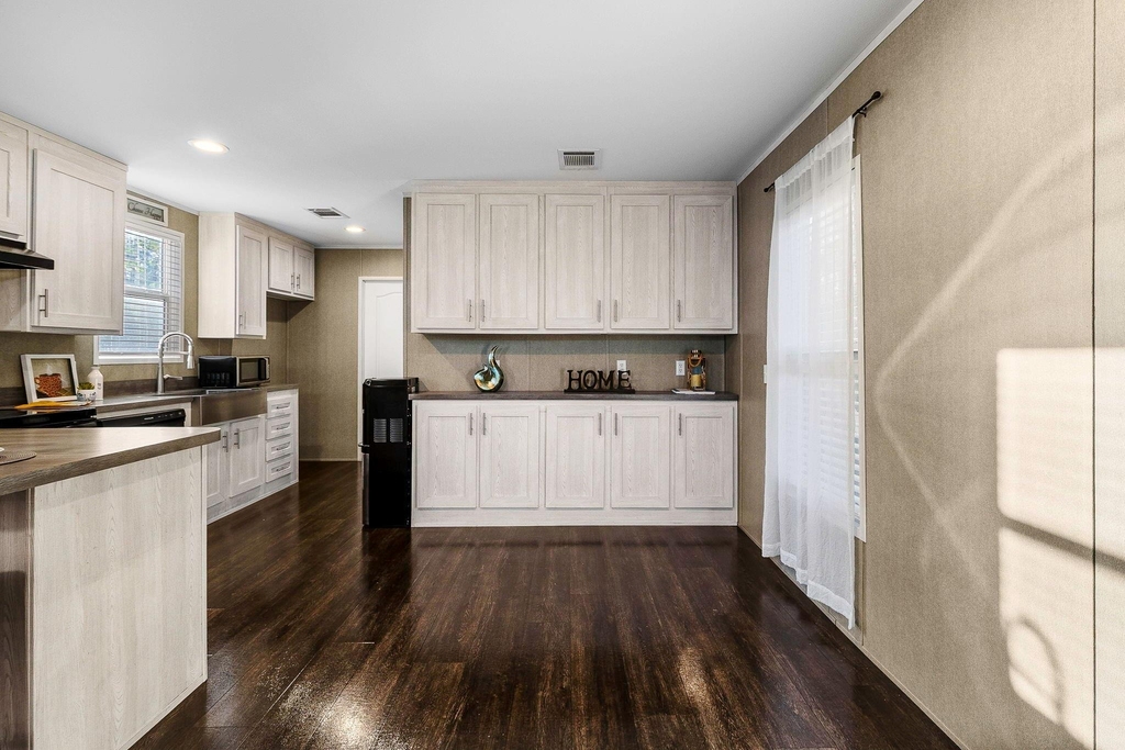 211 Woodstock - Photo 12