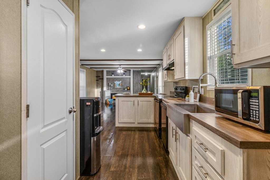 211 Woodstock - Photo 11