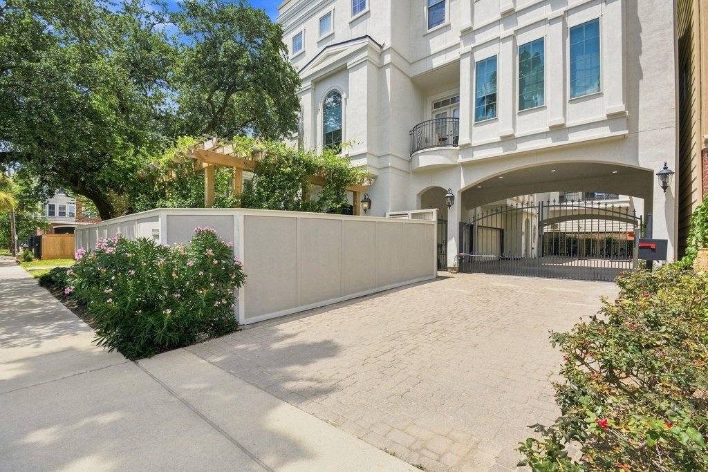 1652 Norfolk Street - Photo 1