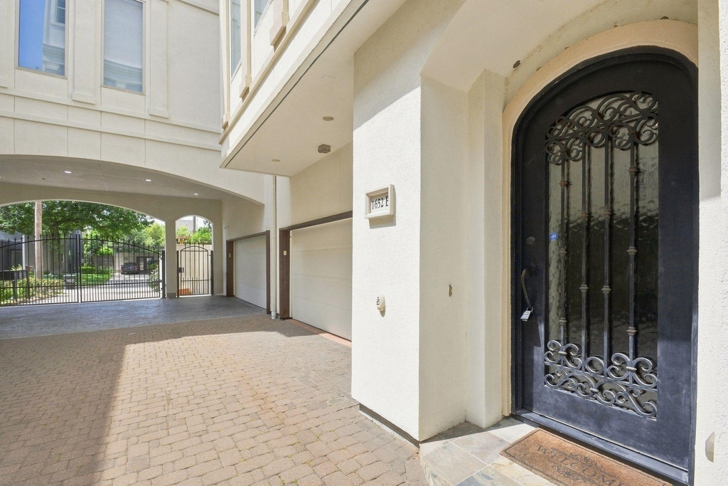 1652 Norfolk Street - Photo 3