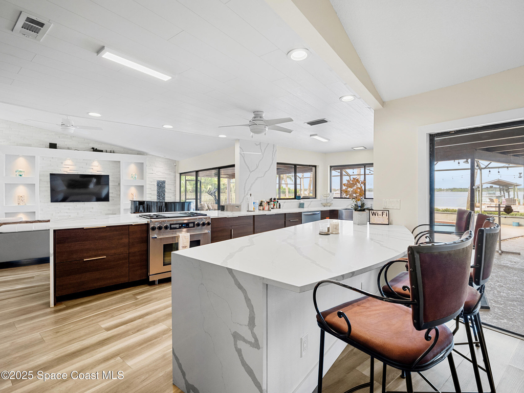 165 Crispin Street - Photo 10