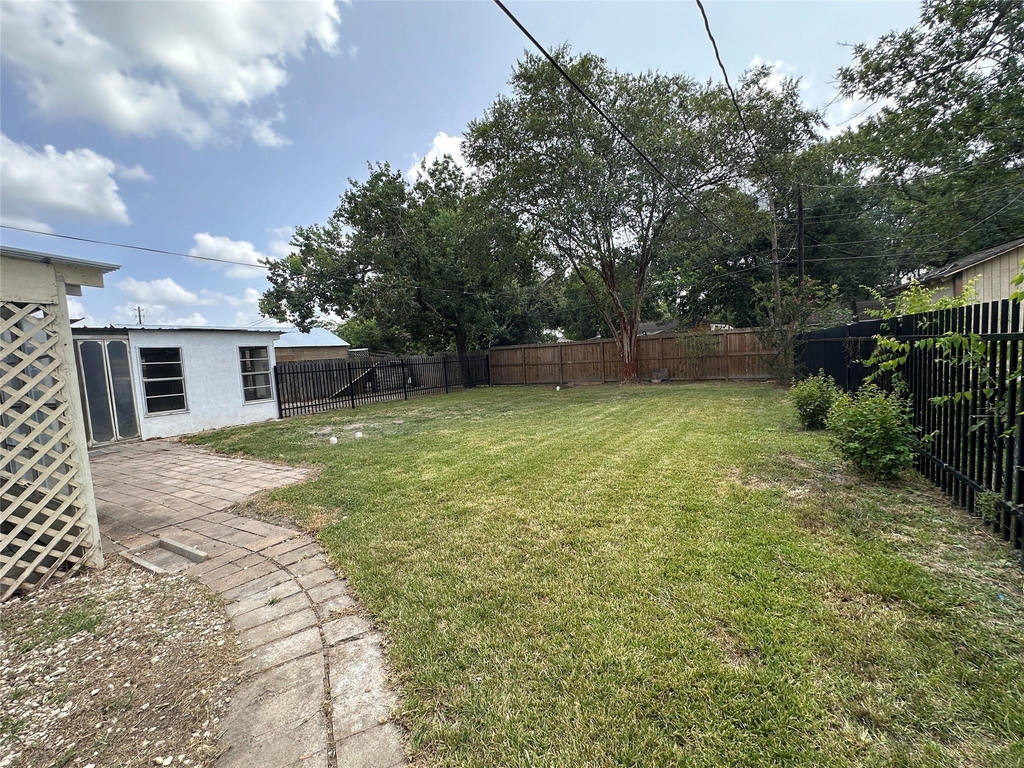 1121 Millie Street - Photo 42