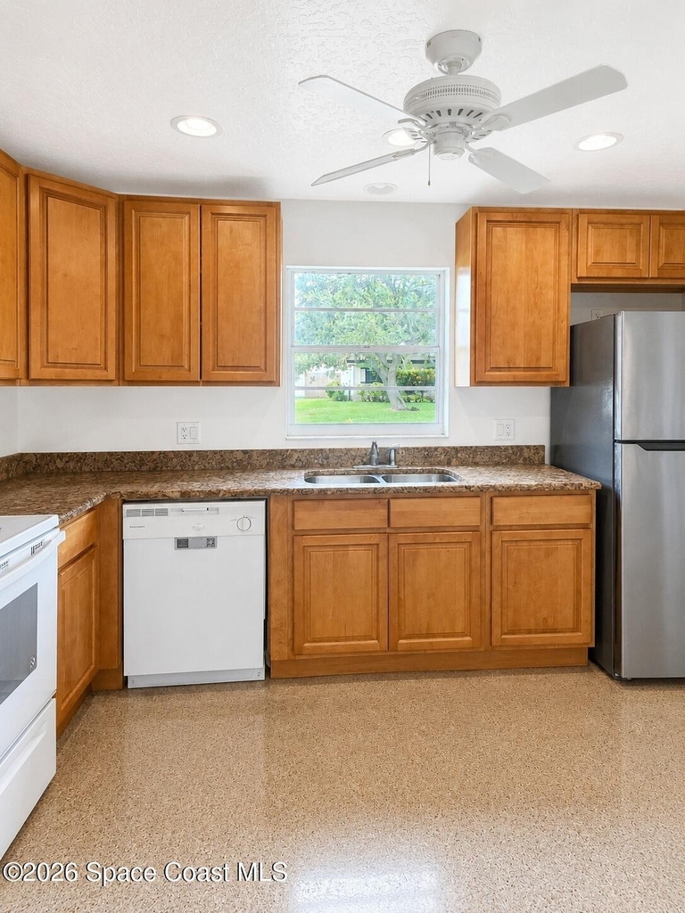 217 Martin Street - Photo 5
