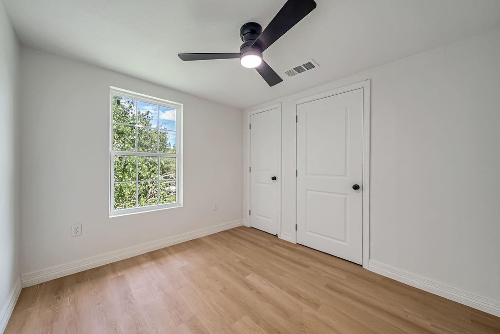 411 Avenue A - Photo 4