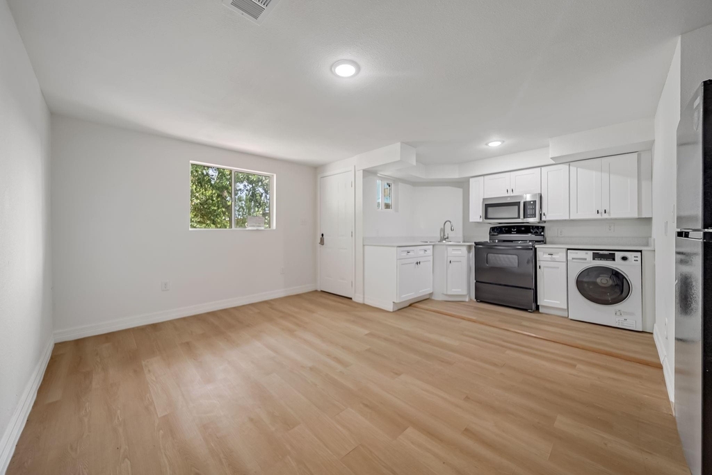 411 Avenue A - Photo 9