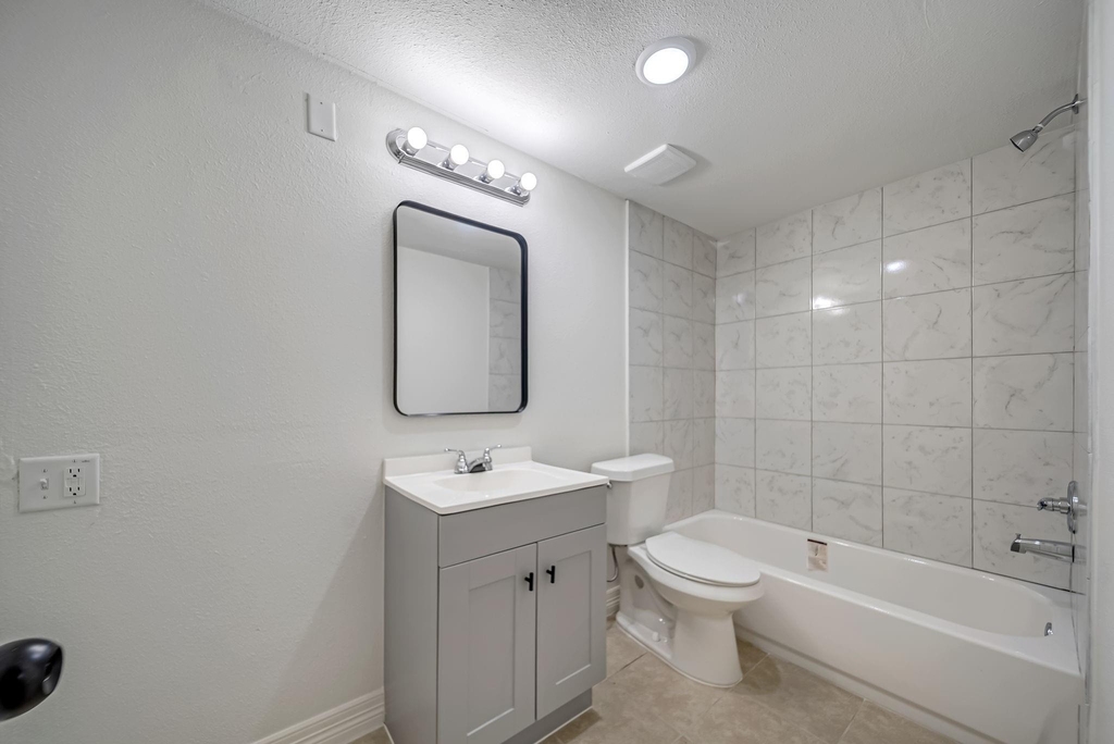 411 Avenue A - Photo 2
