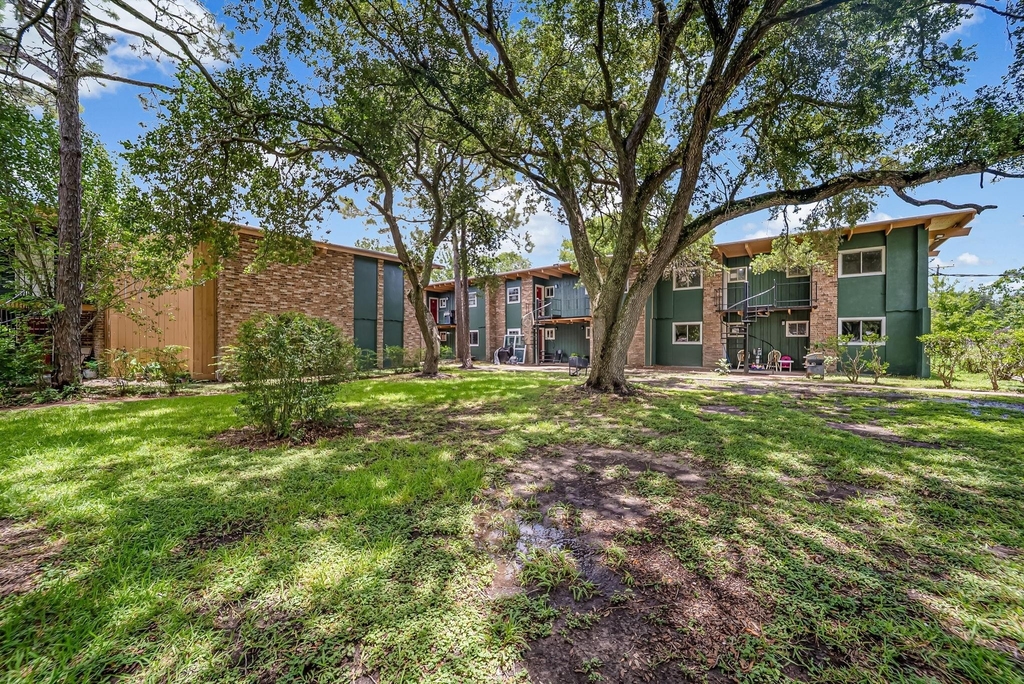 411 Avenue A - Photo 0