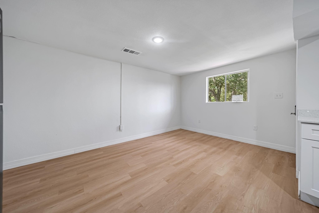 411 Avenue A - Photo 13