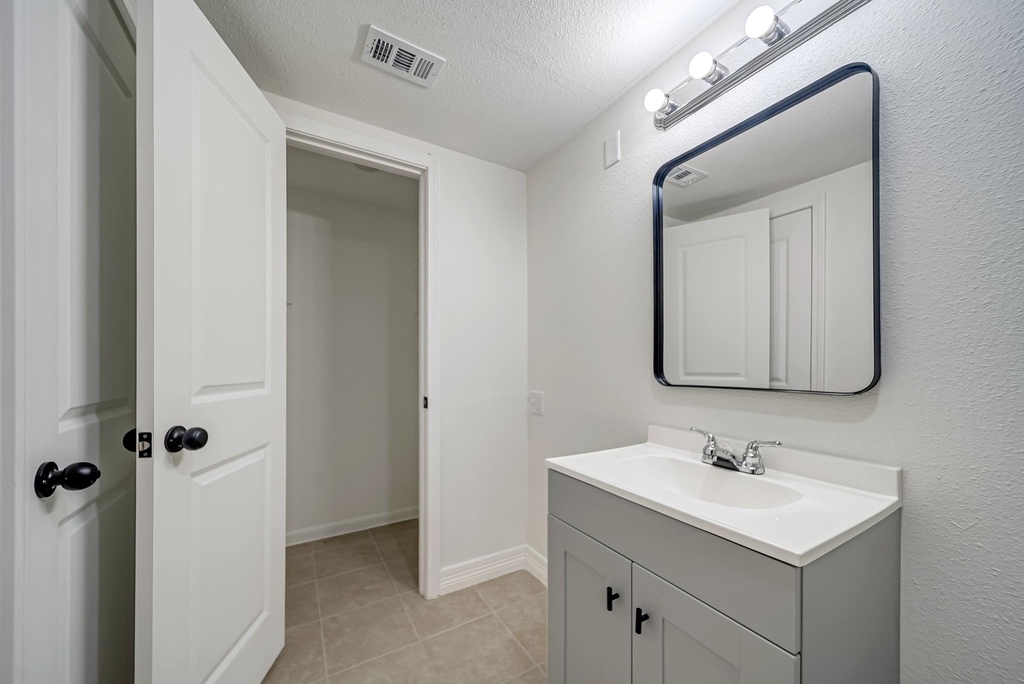 411 Avenue A - Photo 3