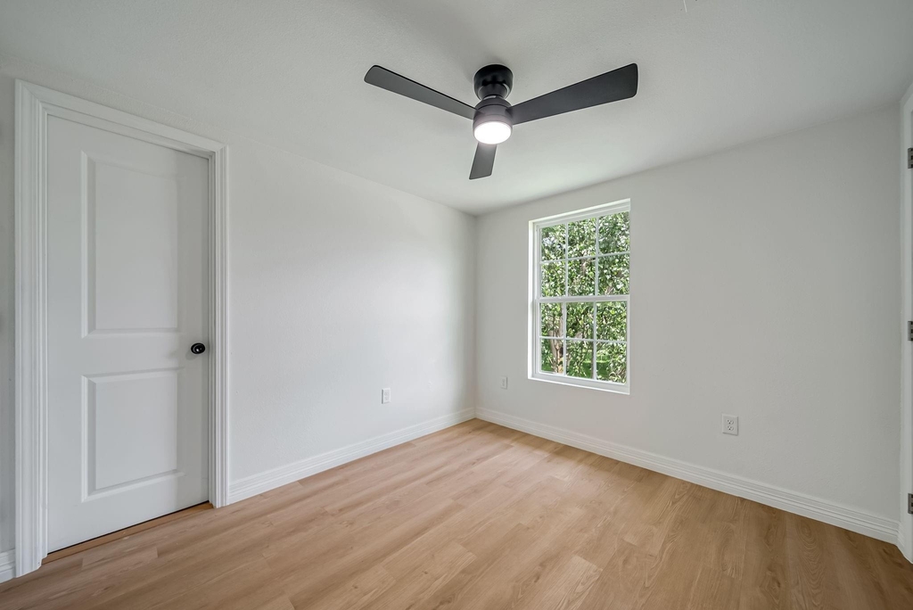 411 Avenue A - Photo 8