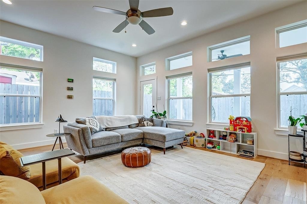 306 E 28th Street - Photo 17