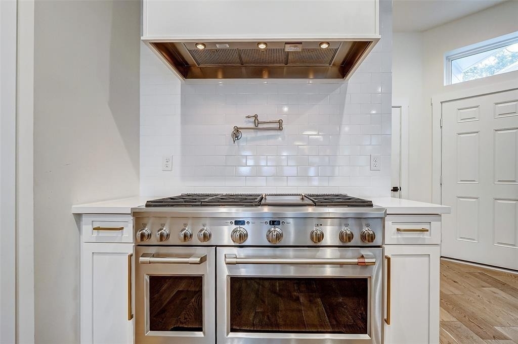 306 E 28th Street - Photo 4