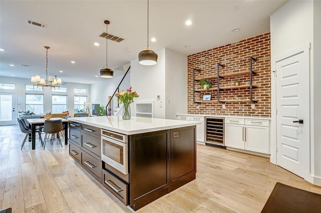 306 E 28th Street - Photo 3