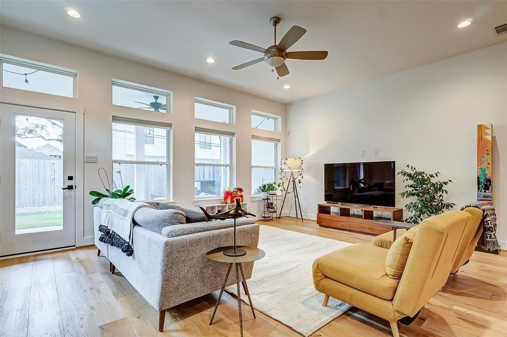 306 E 28th Street - Photo 14