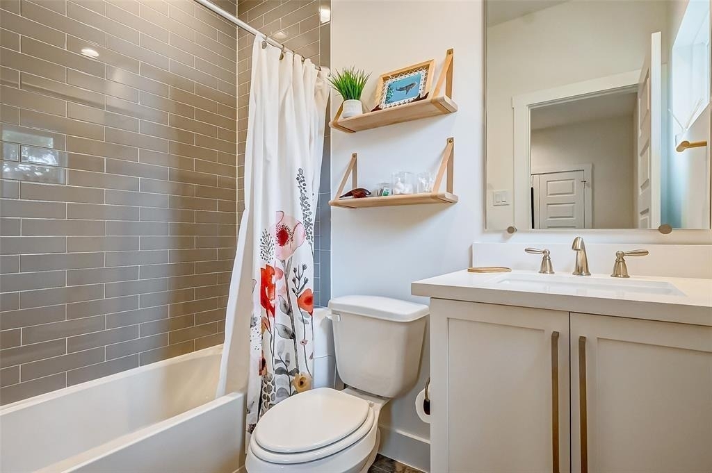 306 E 28th Street - Photo 35