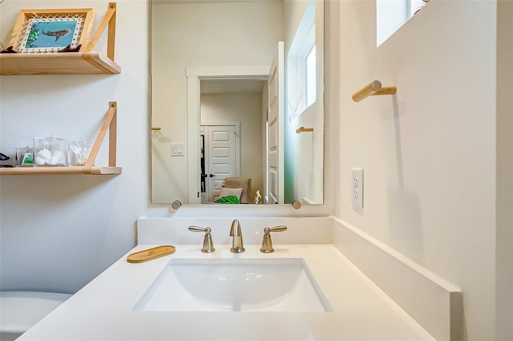 306 E 28th Street - Photo 36