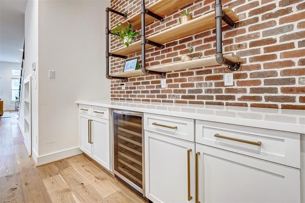 306 E 28th Street - Photo 8