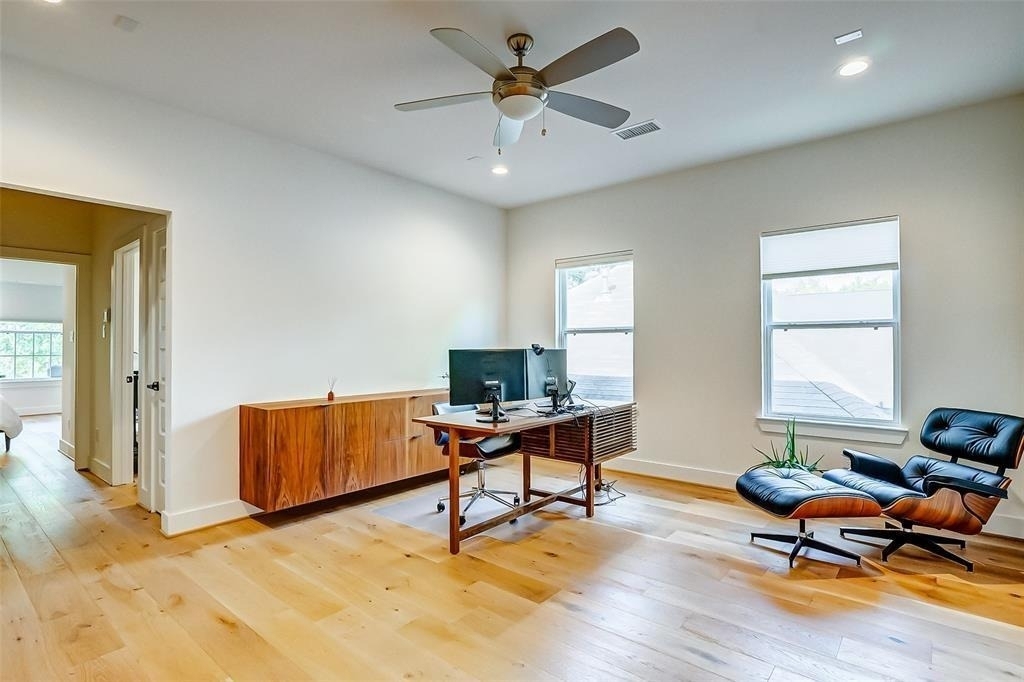 306 E 28th Street - Photo 18