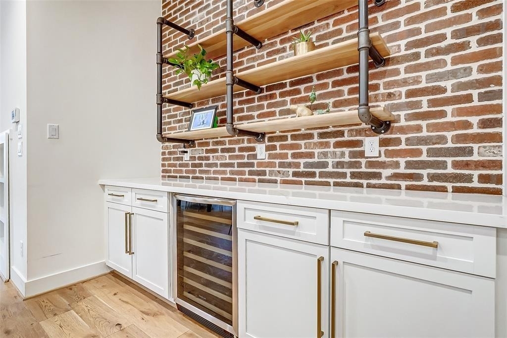 306 E 28th Street - Photo 9