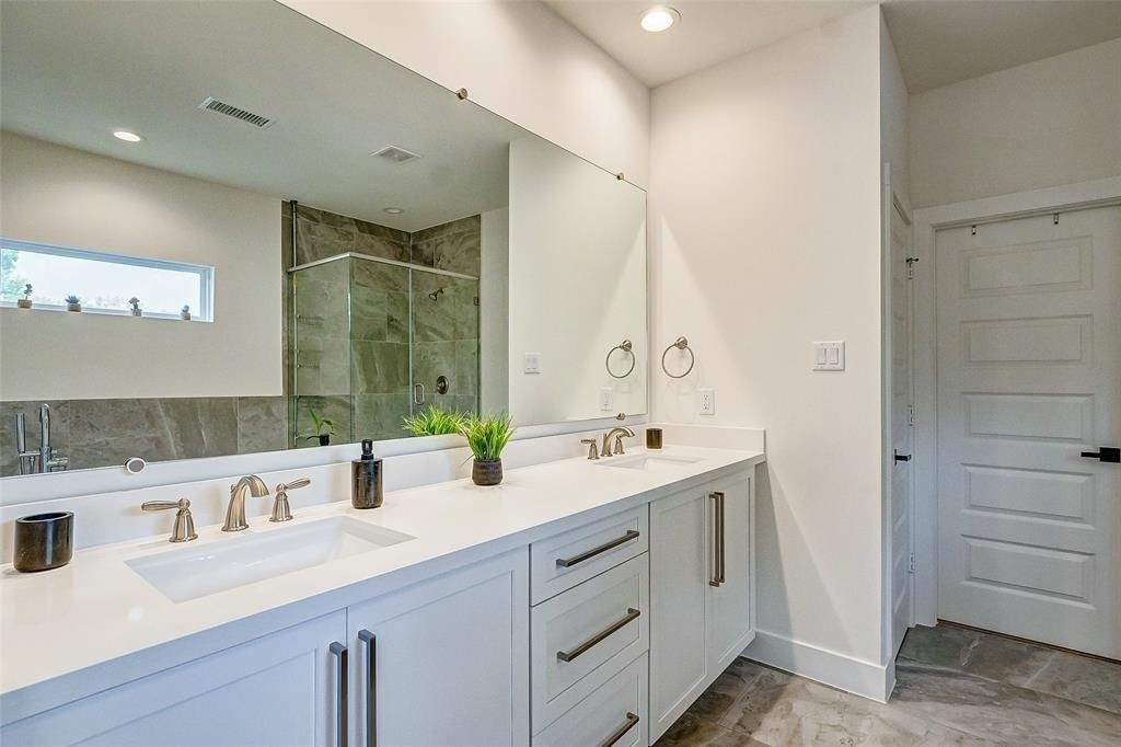 306 E 28th Street - Photo 22