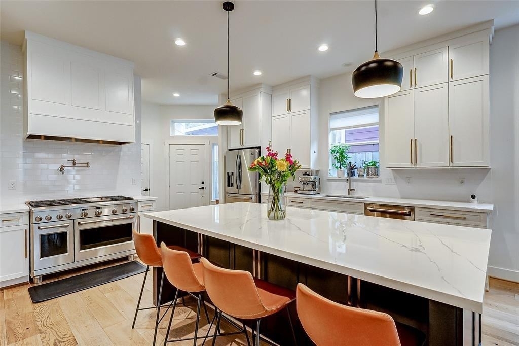 306 E 28th Street - Photo 7