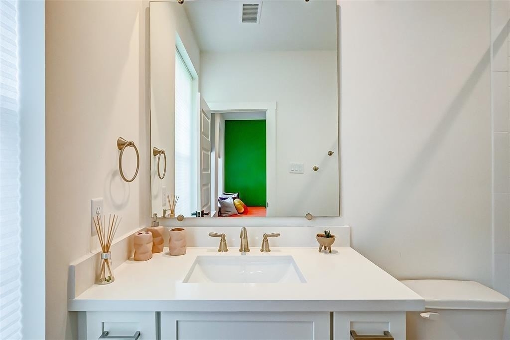 306 E 28th Street - Photo 31