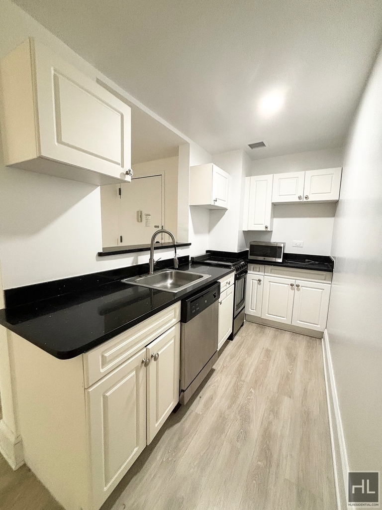 West 34th Street - Photo 3