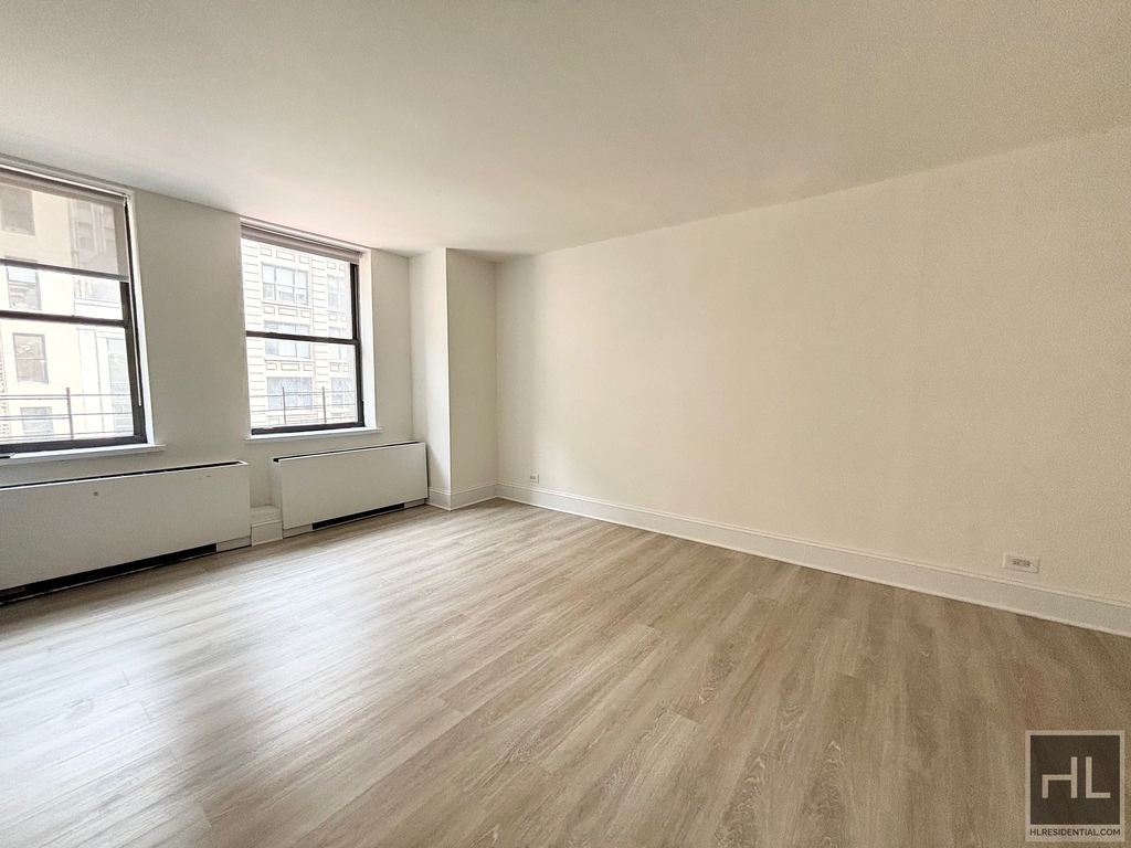 West 34th Street - Photo 2