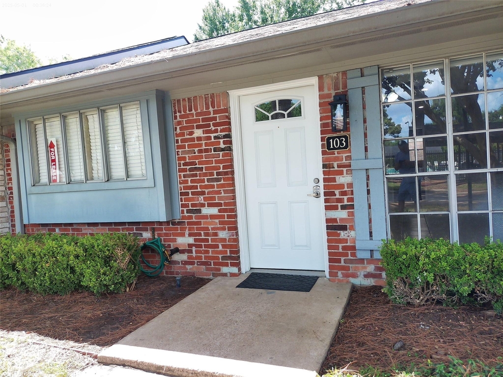 1102 W Tri Oaks Lane - Photo 1