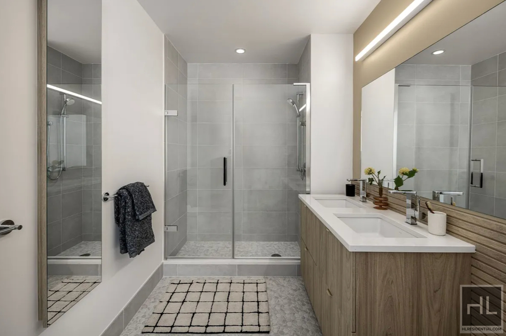 10th Avenue - Photo 5