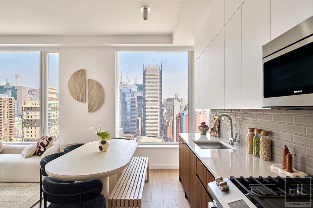 10th Avenue - Photo 0