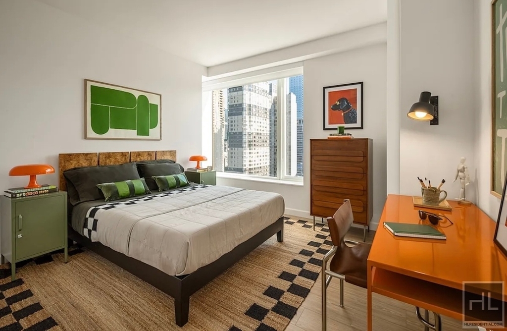 10th Avenue - Photo 2