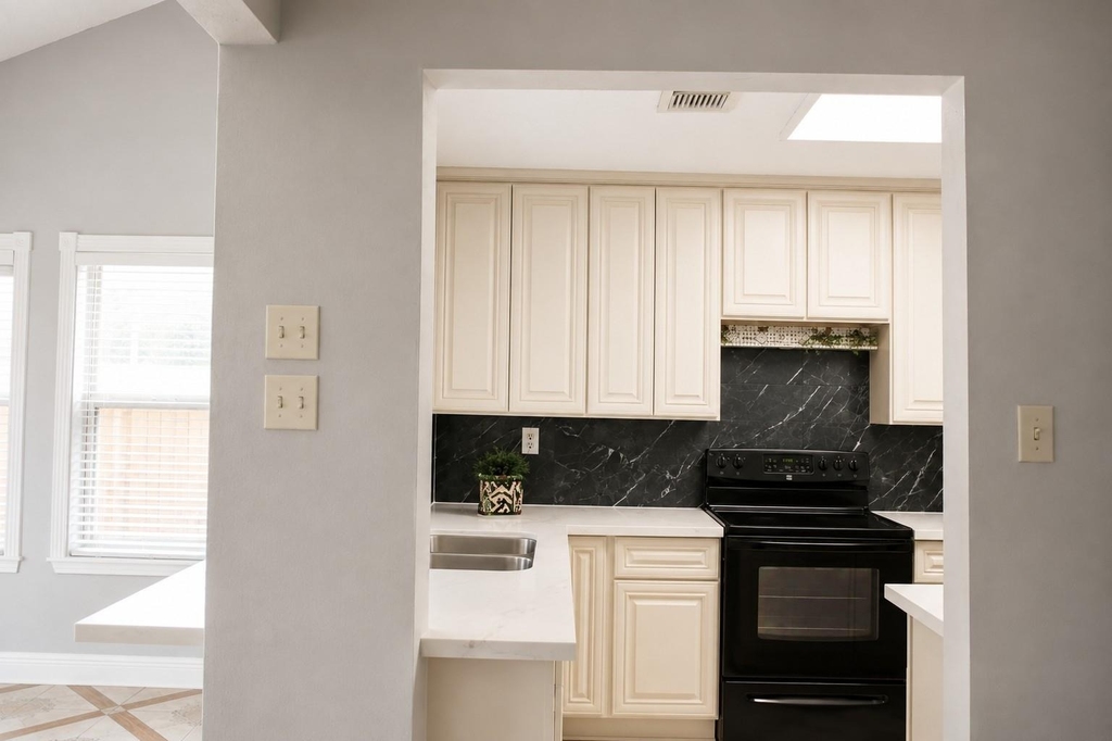 12815 Venice Lane - Photo 9