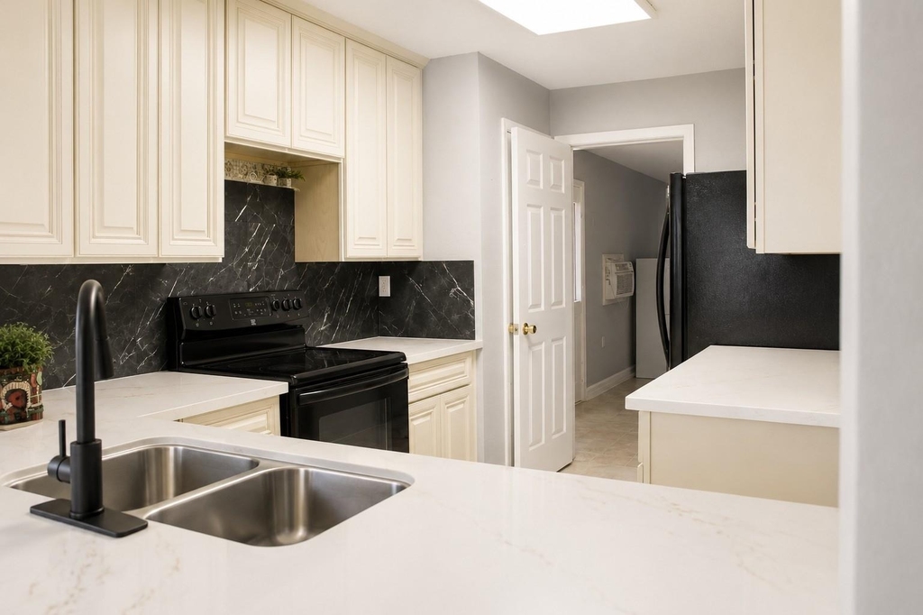 12815 Venice Lane - Photo 8