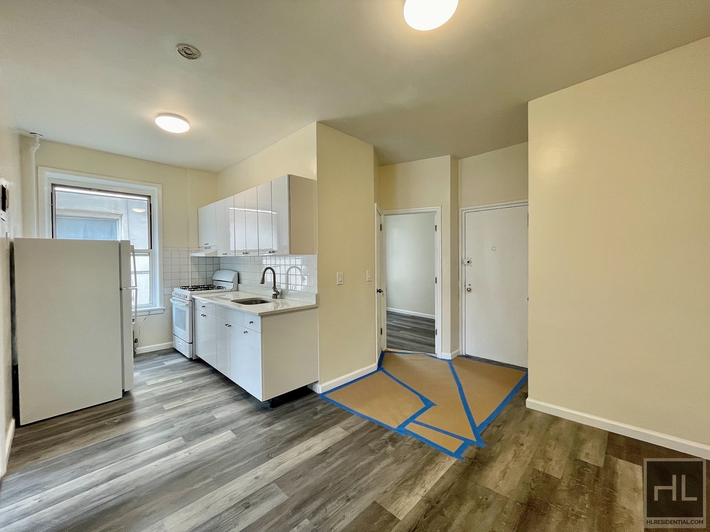 34 Avenue - Photo 3