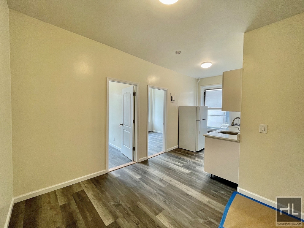 34 Avenue - Photo 2