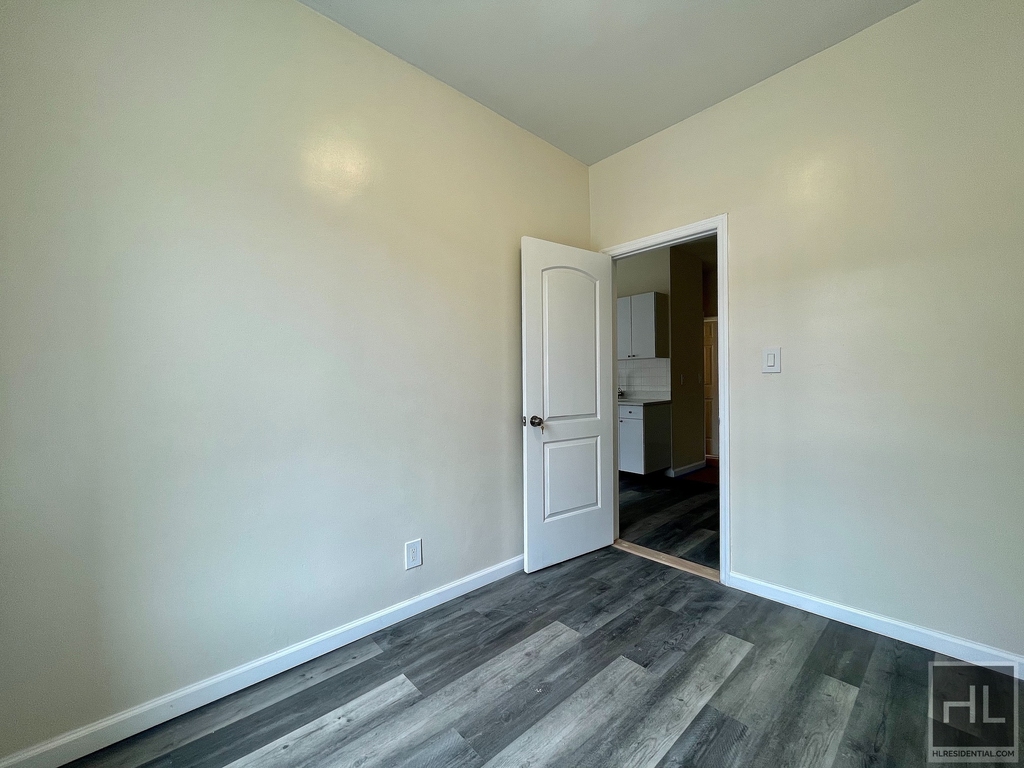 34 Avenue - Photo 9