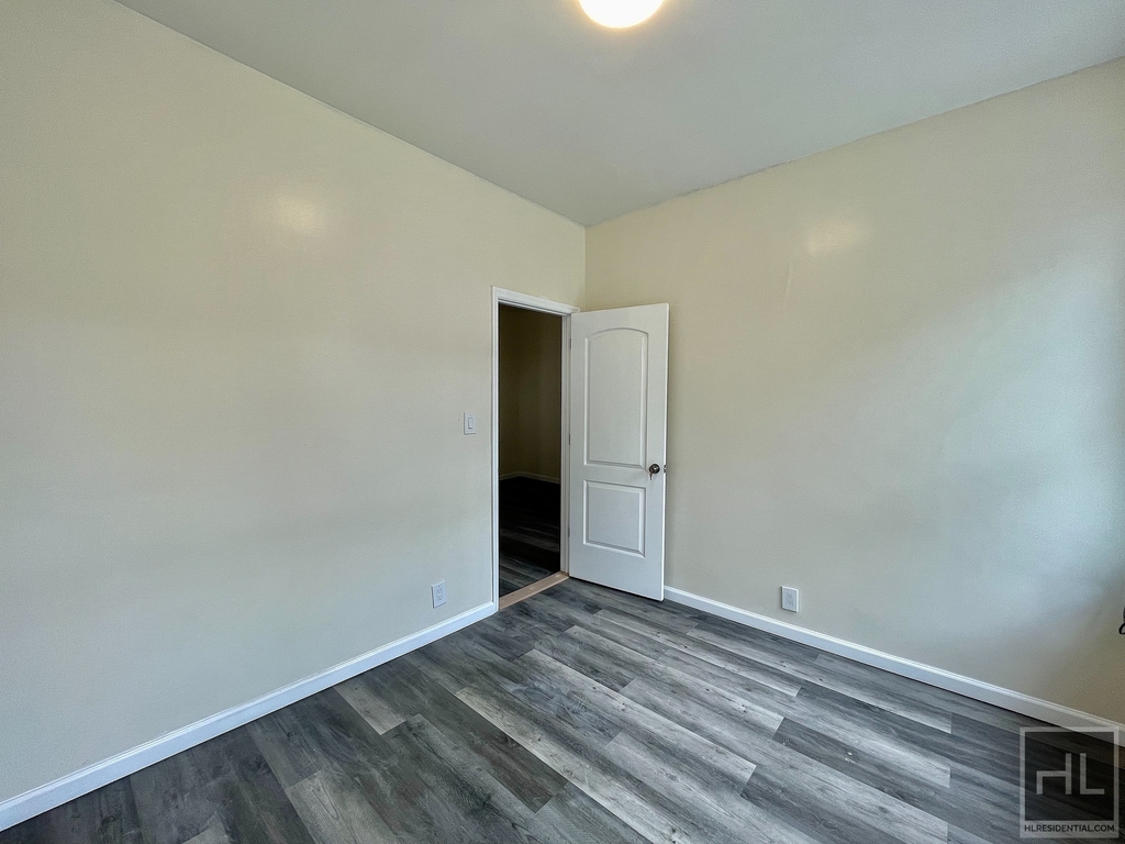 34 Avenue - Photo 7