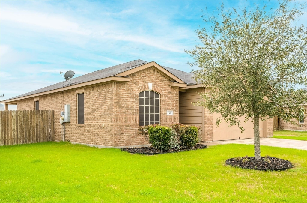 7106 Montclair Peak Lane - Photo 0